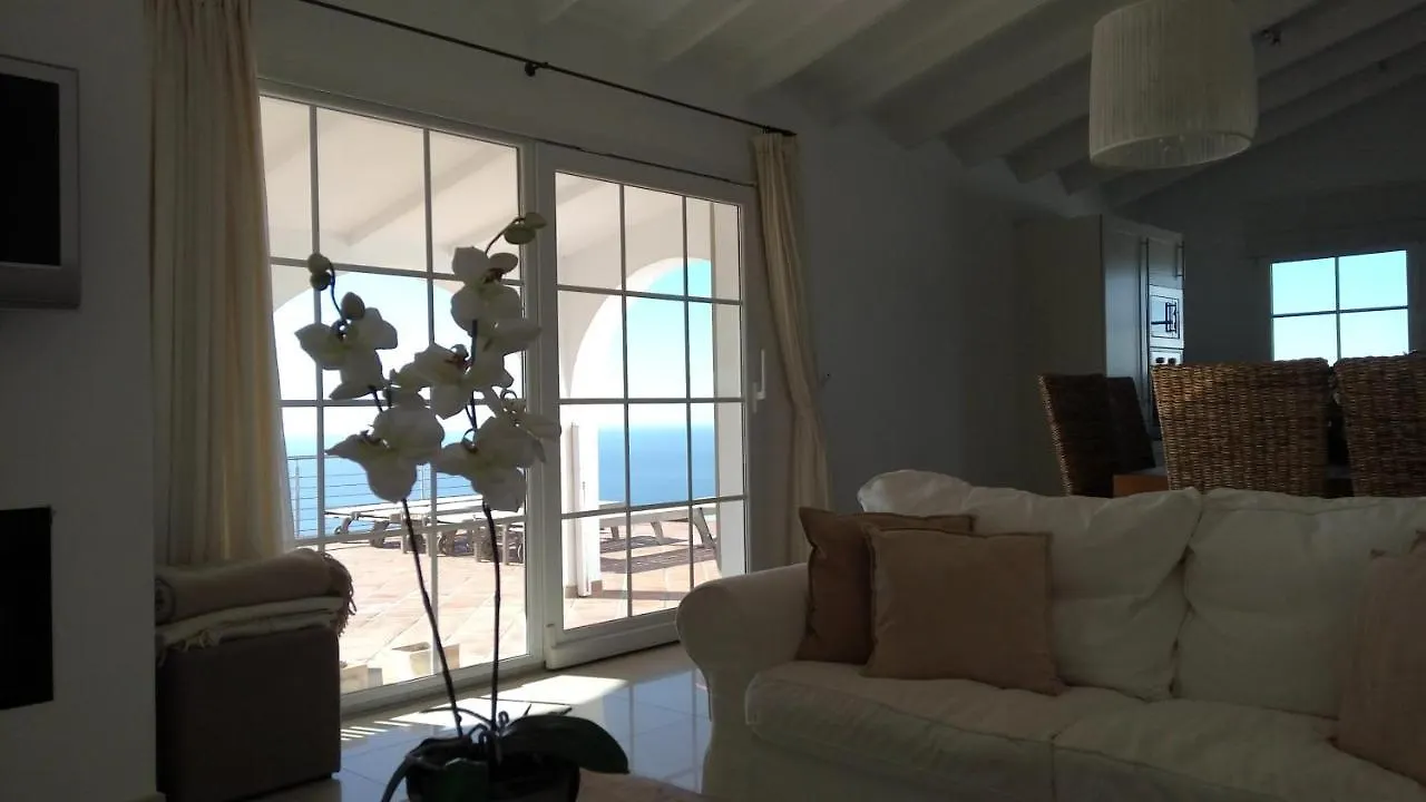 Sayalonga Villa Perla Blanca