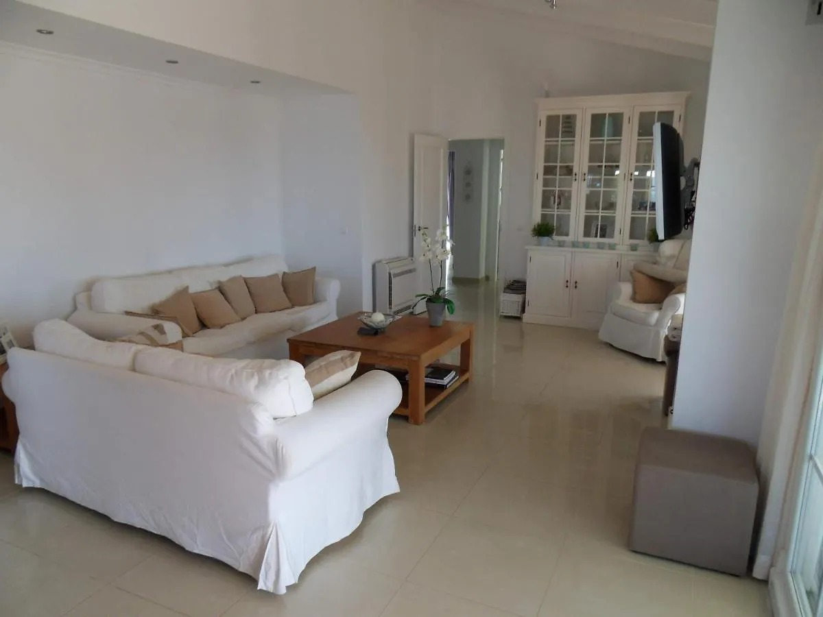 בית נופש Sayalonga Villa Perla Blanca