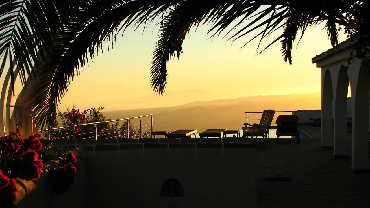 בית נופש Sayalonga Villa Perla Blanca
