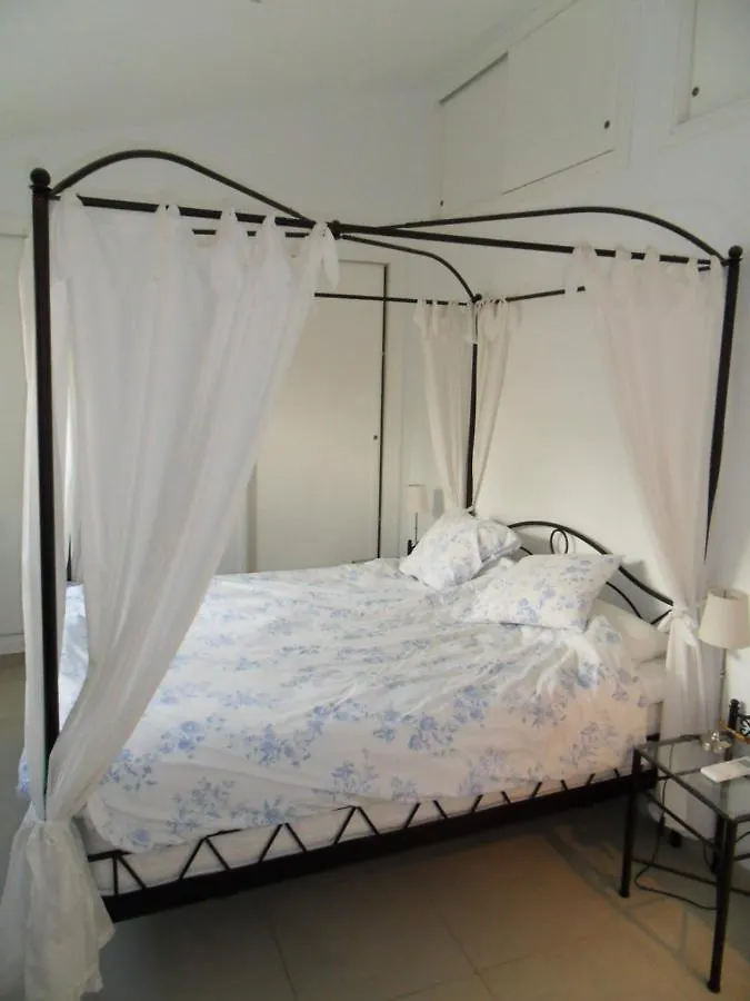 בית נופש Sayalonga Villa Perla Blanca