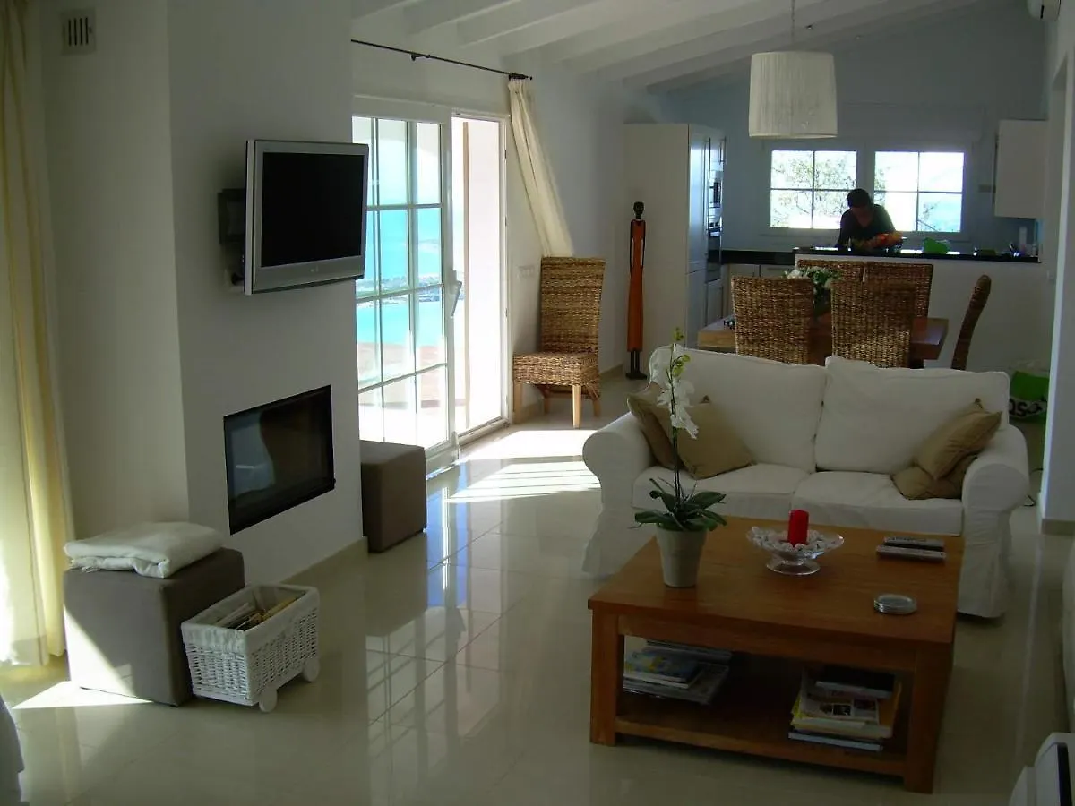 Sayalonga Villa Perla Blanca
