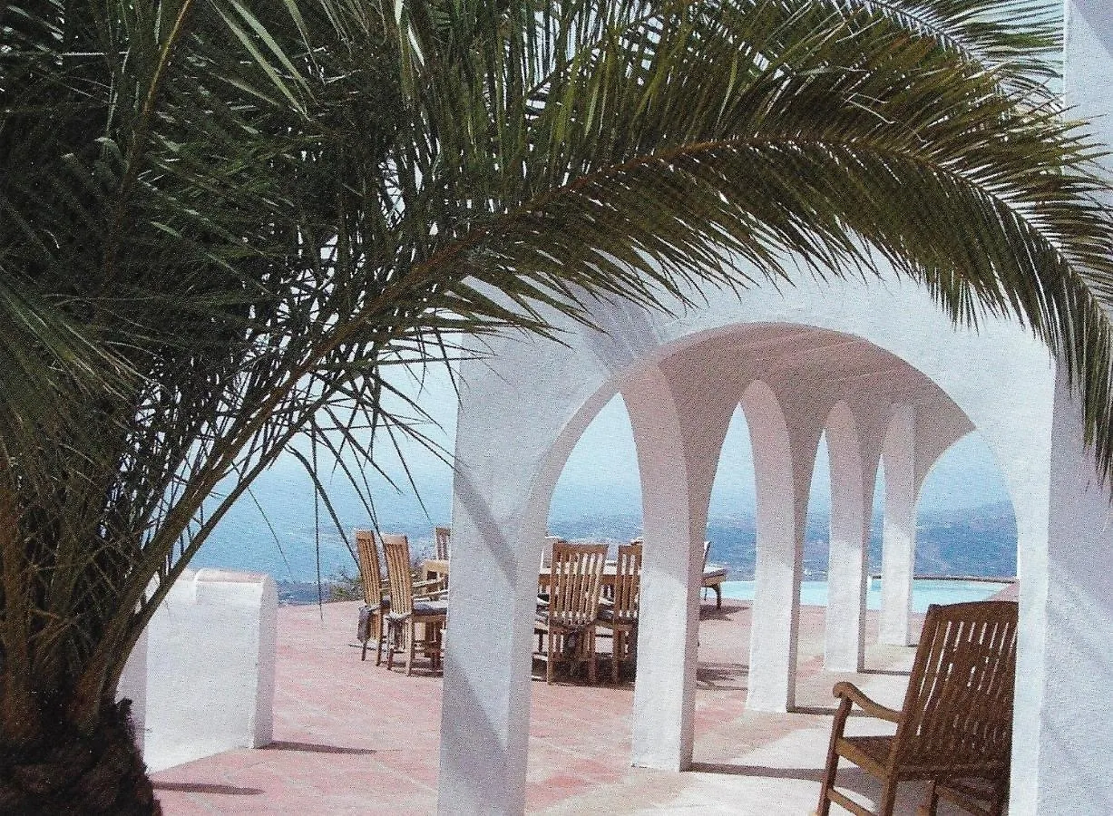 Sayalonga Villa Perla Blanca בית נופש