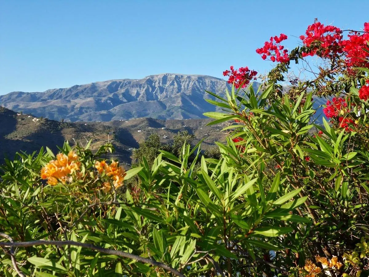 בית נופש Sayalonga Villa Perla Blanca